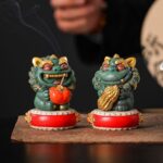 Creative Chinese style lion ornaments with gold and good persimmons, a pair of gift boxes
