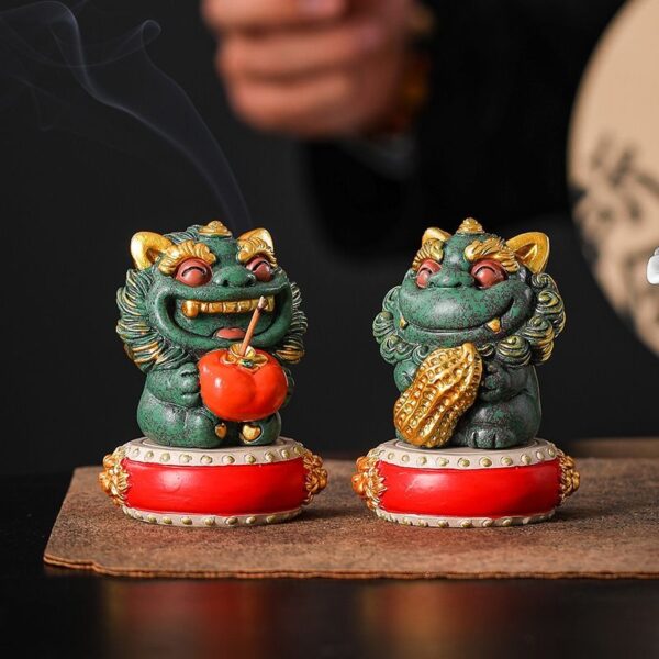 Creative Chinese style lion ornaments with gold and good persimmons, a pair of gift boxes