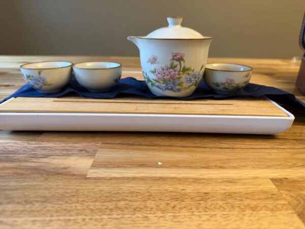 Exquisite Oriental Floral Porcelain Tea Set - Portable Brewing Gaiwan with Strainer and 3 Tasting Cups