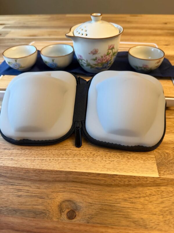 Exquisite Oriental Floral Porcelain Tea Set - Portable Brewing Gaiwan with Strainer and 3 Tasting Cups